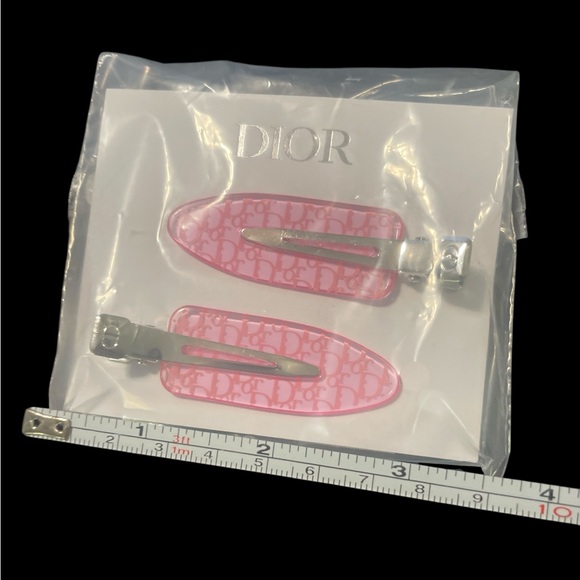 New in Bag Dior Pink GWP Acrylic & Metal Set of 2 Hair Clips - Picture 6 of 6